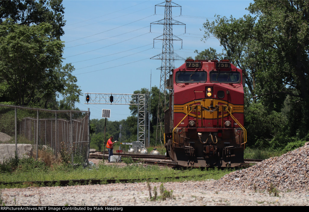 BNSF 758